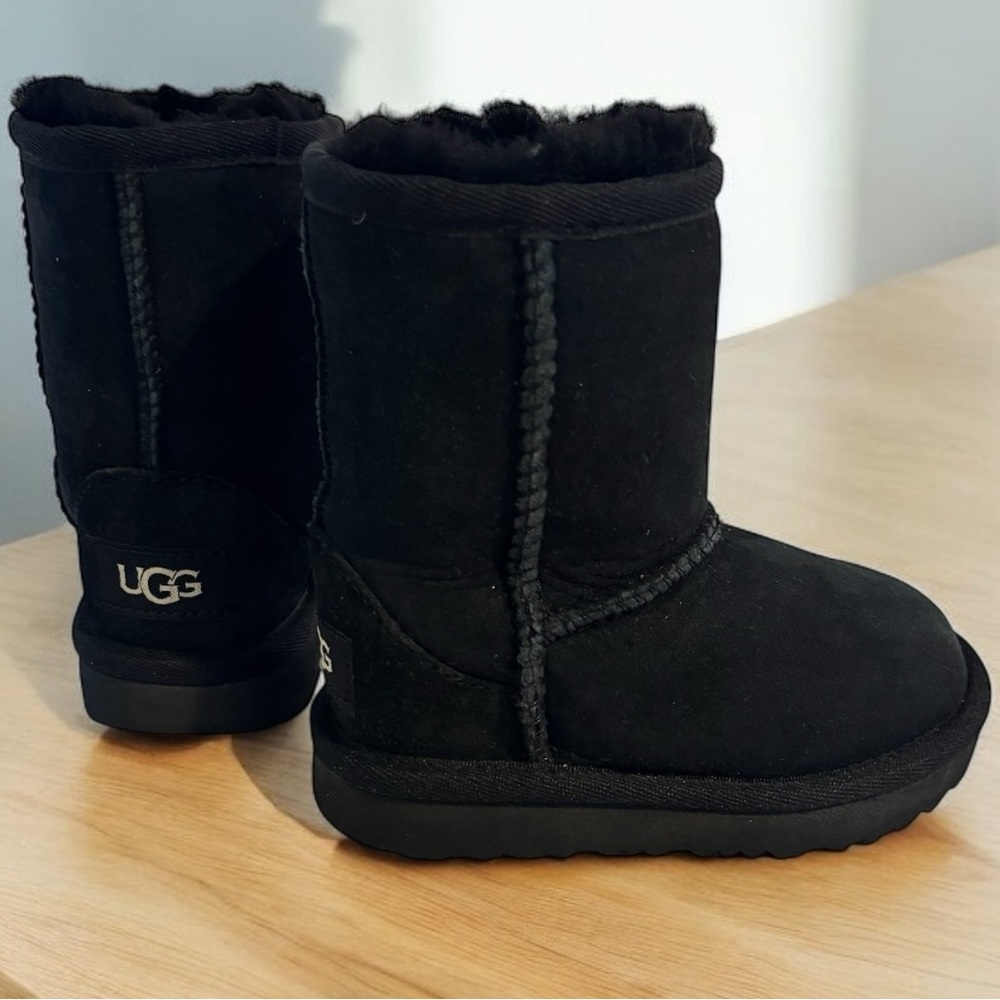 Toddler girl black UGG Classic II size 6
